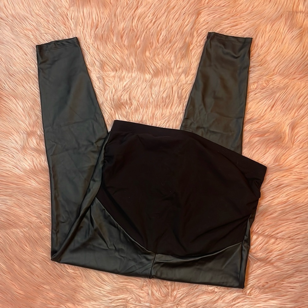 NWT Torrid Black Faux Leather Maternity Leggings Plus Size‎ 2